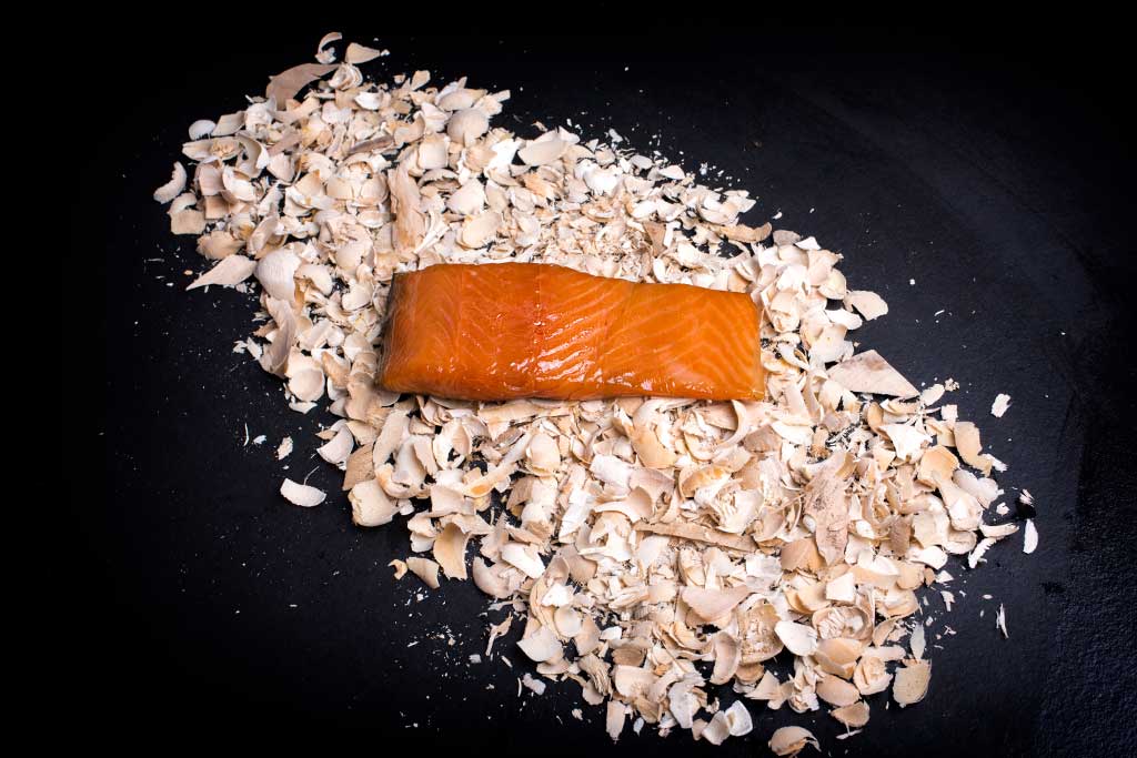 Warm Gerookte Zalm • 220 gram (ca. 220 gram) bestellen bij SmaakGenot Zalm van Urk